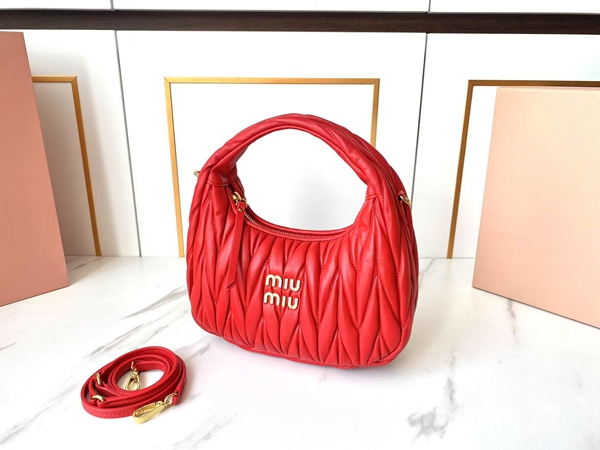 スーパーコピーブランドバッグ背面デザイン